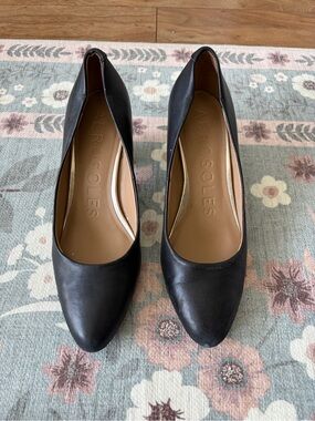 AEROSOLES Black Leather Pumps